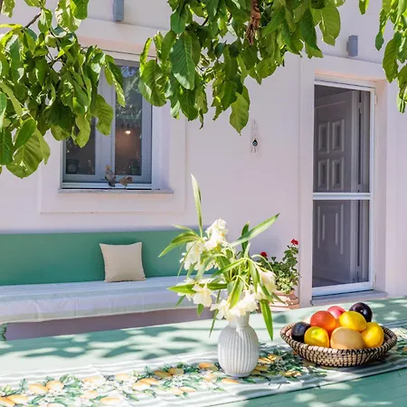 Pyrgos Nyaraló