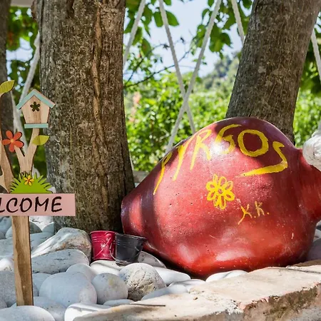 Nyaraló Pyrgos *